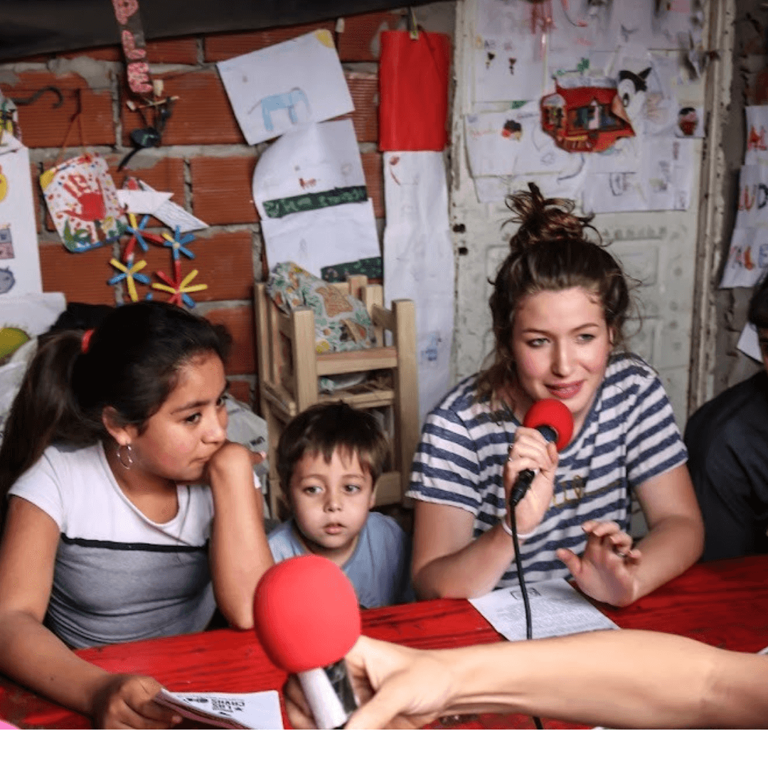 Imagen de la comunidad: familia con niños